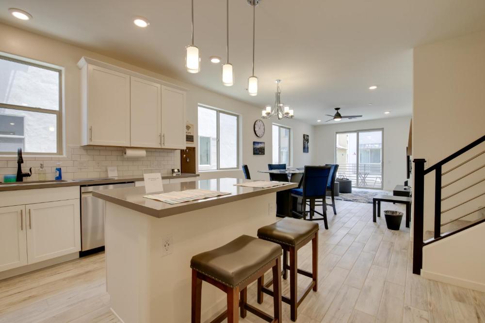 1 Mi to Intel Campus! Chandler Townhome with Pools